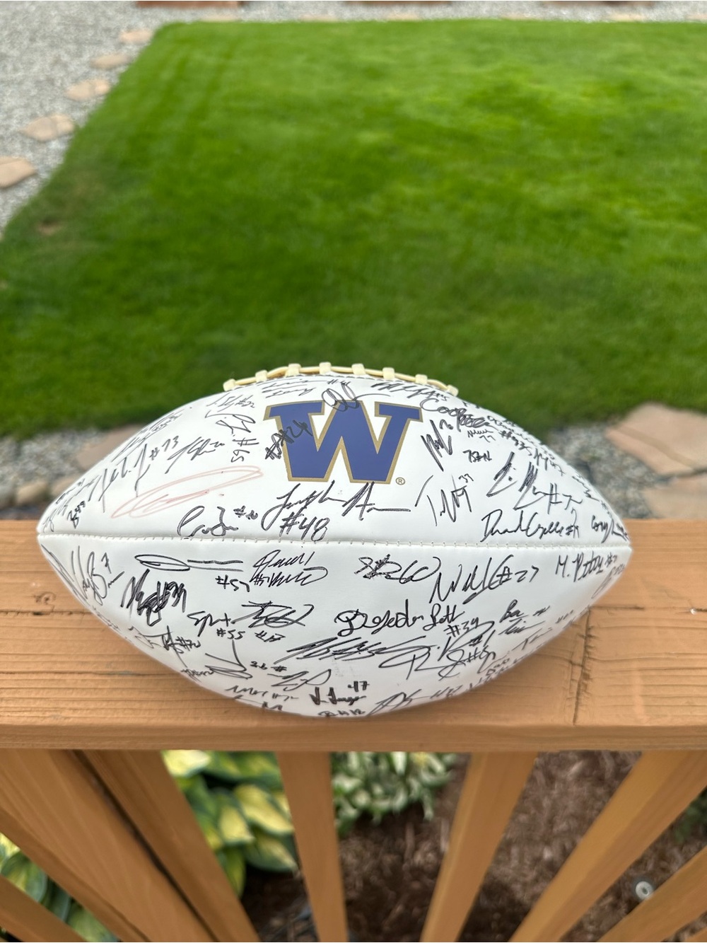 2014/2015? WASHINGTON STATE HUSKY SIGNED FOOTBALL